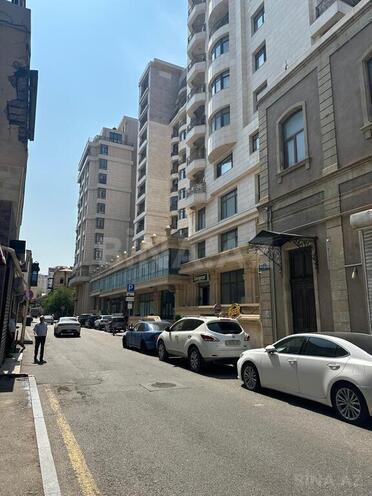 Satılır 5 otaqlı köhnə tikili 200 m², Sahil m., photo 16 from 17