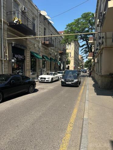 Satılır 5 otaqlı köhnə tikili 200 m², Sahil m., photo 13 from 17