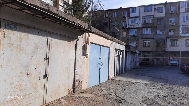 Qaraj - İnşaatçılar m. - 20 m² (3)
