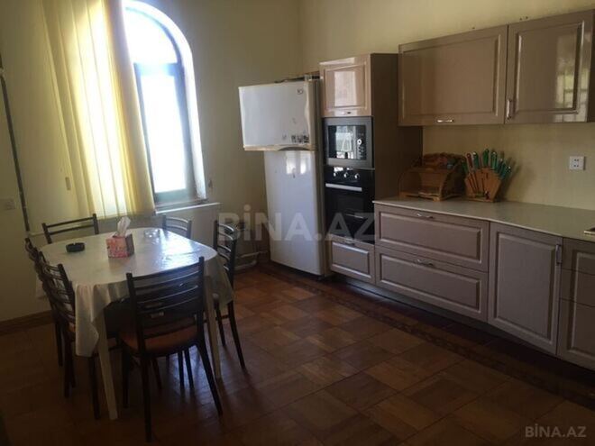 4 otaqlı həyət evi/bağ evi - Novxanı q. - 200 m² (11)