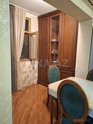 3 otaqlı köhnə tikili - 8-ci mikrorayon q. - 85 m² (2)