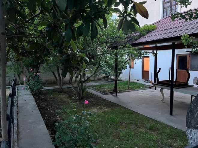 8 otaqlı həyət evi/bağ evi - Bakıxanov q. - 320 m² (3)