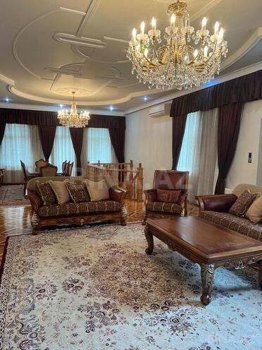8 otaqlı həyət evi/bağ evi - Bakıxanov q. - 320 m² (1)