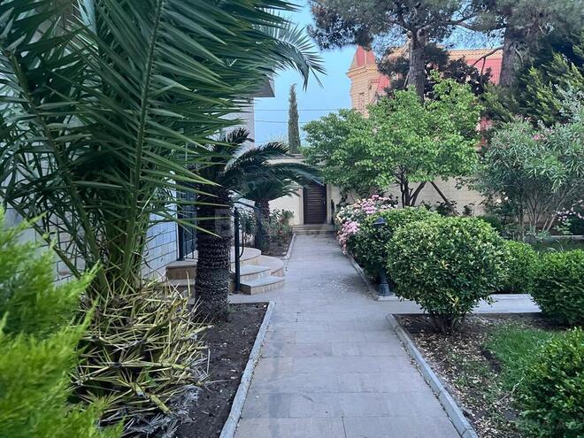 8 otaqlı həyət evi/bağ evi - Bakıxanov q. - 320 m² (2)