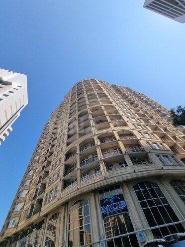 3 otaqlı yeni tikili - 8 Noyabr m. - 158 m² (1)