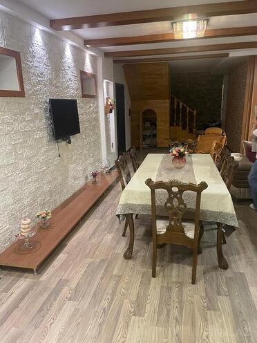 3 otaqlı həyət evi/bağ evi - Novxanı q. - 200 m² (1)