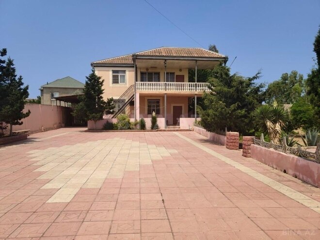 6 otaqlı həyət evi/bağ evi - Şüvəlan q. - 220 m² (1)