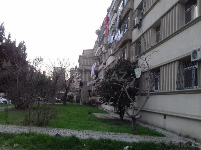 3 otaqlı köhnə tikili - 8-ci mikrorayon q. - 85 m² (1)