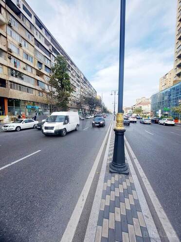 Obyekt - İnşaatçılar m. - 800 m² (9)