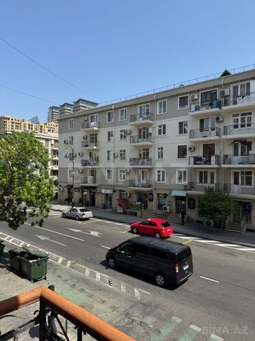 2 otaqlı köhnə tikili - 28 May m. - 50 m² (1)