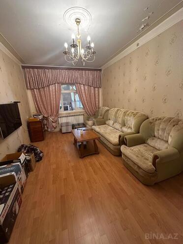 2 otaqlı köhnə tikili - 8-ci mikrorayon q. - 65 m² (1)