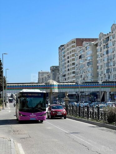 3 otaqlı köhnə tikili - 8-ci mikrorayon q. - 65 m² (2)