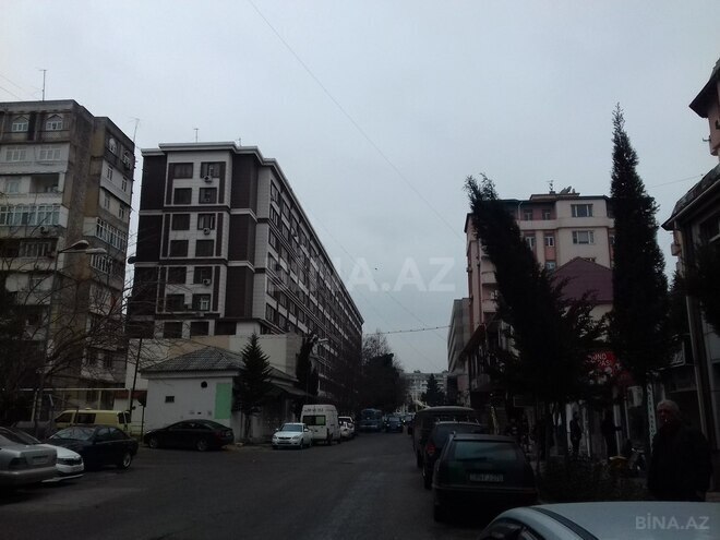 3 otaqlı köhnə tikili - 8-ci mikrorayon q. - 85 m² (1)