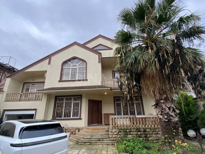 8 otaqlı həyət evi/bağ evi - Qaraçuxur q. - 400 m² (1)