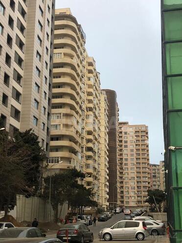 3-комн. новостройка - м. 8 ноября - 132.6 м² (1)