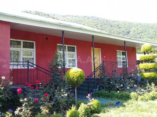 4 otaqlı həyət evi/bağ evi - Qax - 120 m² (1)