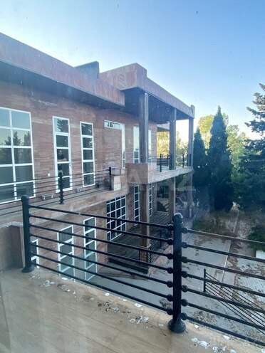 10 otaqlı həyət evi/bağ evi - Şüvəlan q. - 2000 m² (1)