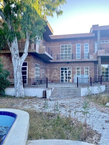 10 otaqlı həyət evi/bağ evi - Şüvəlan q. - 2000 m² (2)