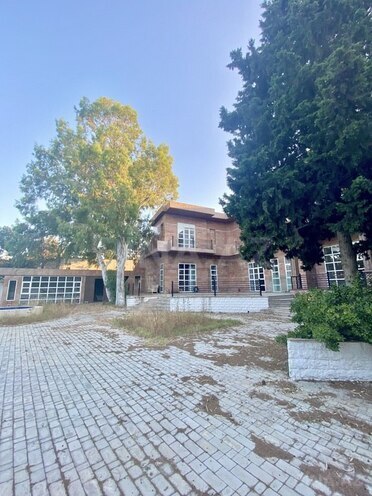 10 otaqlı həyət evi/bağ evi - Şüvəlan q. - 2000 m² (12)