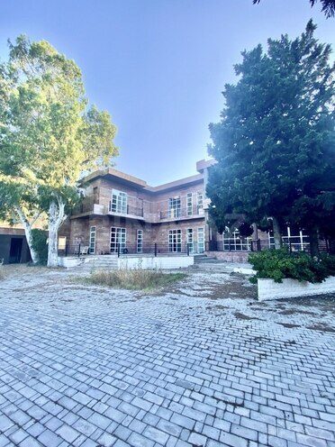 10 otaqlı həyət evi/bağ evi - Şüvəlan q. - 2000 m² (4)