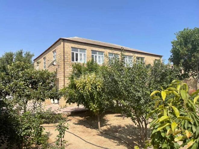 10 otaqlı həyət evi/bağ evi - Novxanı q. - 400 m² (1)
