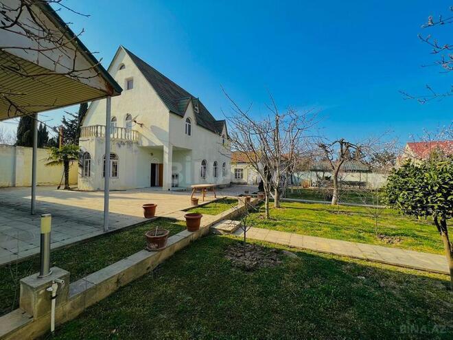 6 otaqlı həyət evi/bağ evi - Novxanı q. - 200 m² (1)