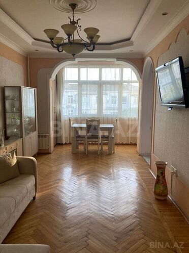 3 otaqlı köhnə tikili - 28 May m. - 70 m² (1)