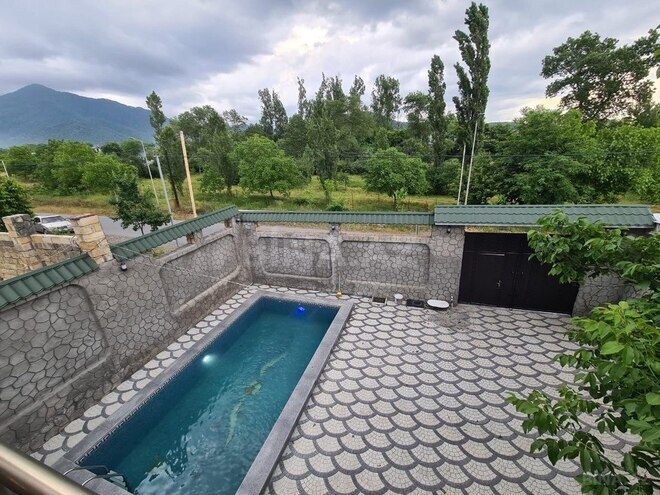 5 otaqlı həyət evi/bağ evi - Qəbələ - 230 m² (4)