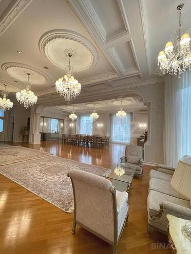 Продаётся 14-комн. дом/дача 2 060 м², пос. Шувеляны, photo 1 from 32