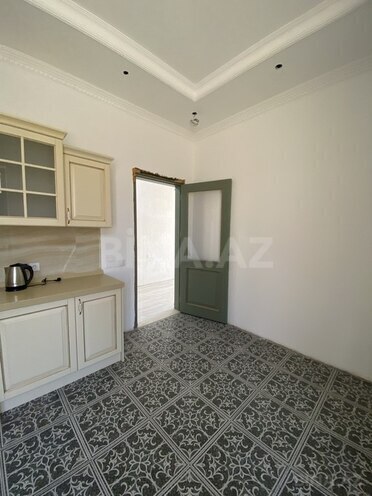 7 otaqlı həyət evi/bağ evi - Novxanı q. - 240 m² (14)