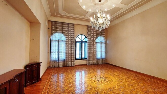 Satılır 7 otaqlı köhnə tikili 750 m², Sahil m., photo 10 from 20