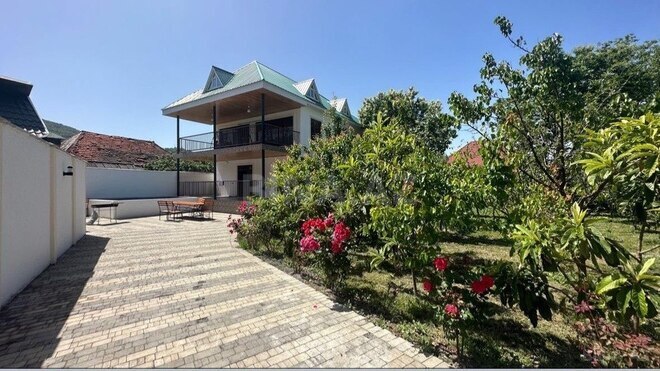 6 otaqlı həyət evi/bağ evi - Qəbələ - 280 m² (1)
