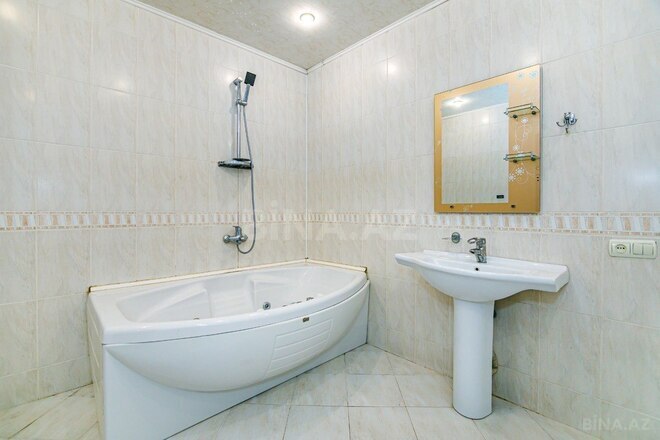 İcarəyə verilir 3 otaqlı yeni tikili 175 m², 28 May m., photo 29 from 32