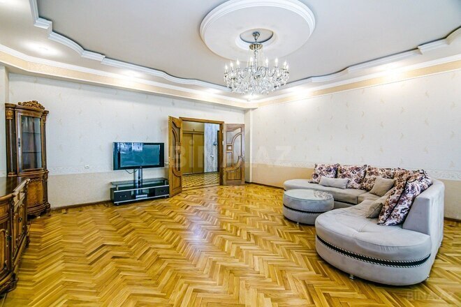İcarəyə verilir 3 otaqlı yeni tikili 175 m², 28 May m., photo 8 from 32