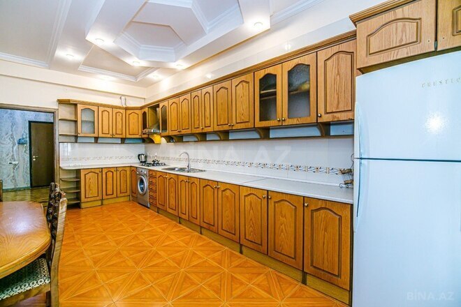 İcarəyə verilir 3 otaqlı yeni tikili 175 m², 28 May m., photo 13 from 32