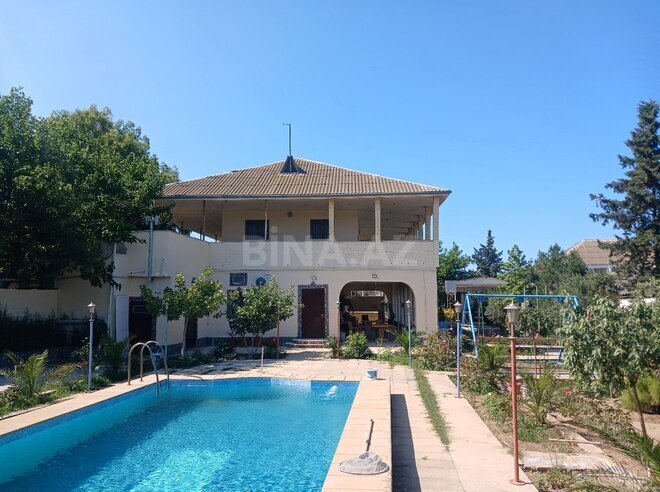 10 otaqlı həyət evi/bağ evi - Şüvəlan q. - 400 m² (1)