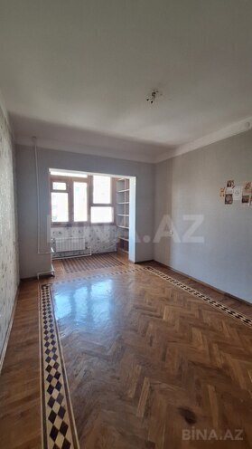2 otaqlı köhnə tikili - 8-ci mikrorayon q. - 65 m² (3)