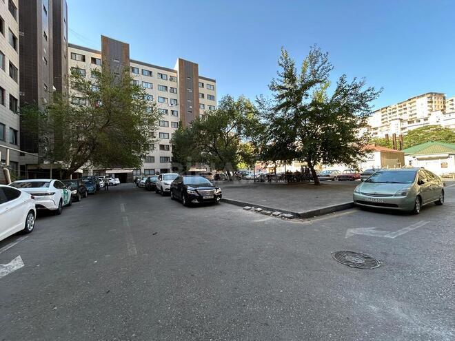 3 otaqlı köhnə tikili - 8-ci mikrorayon q. - 98 m² (1)