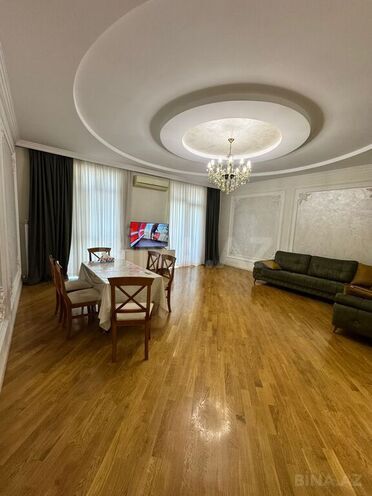 3 otaqlı yeni tikili - 8 Noyabr m. - 146 m² (1)