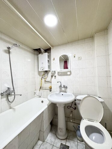2 otaqlı köhnə tikili - İnşaatçılar m. - 60 m² (17)