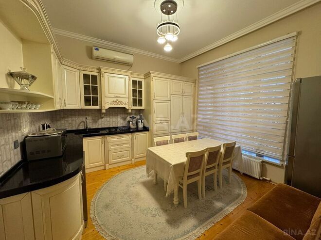 10 otaqlı həyət evi/bağ evi - Novxanı q. - 280 m² (1)