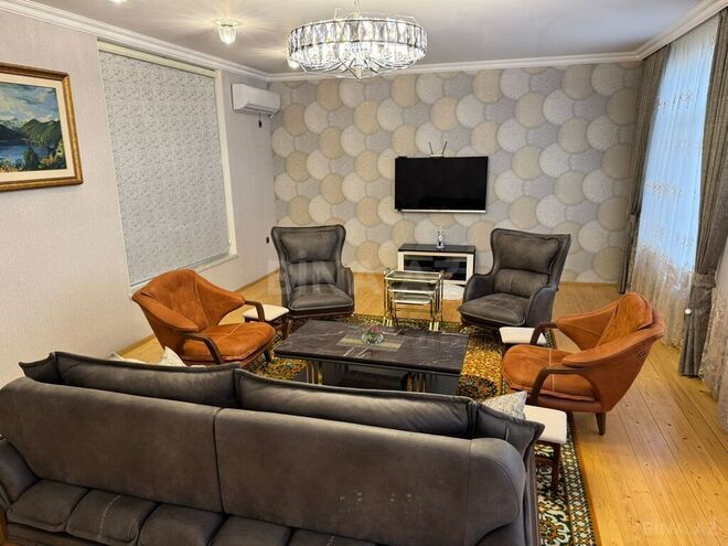 10 otaqlı həyət evi/bağ evi - Novxanı q. - 280 m² (18)