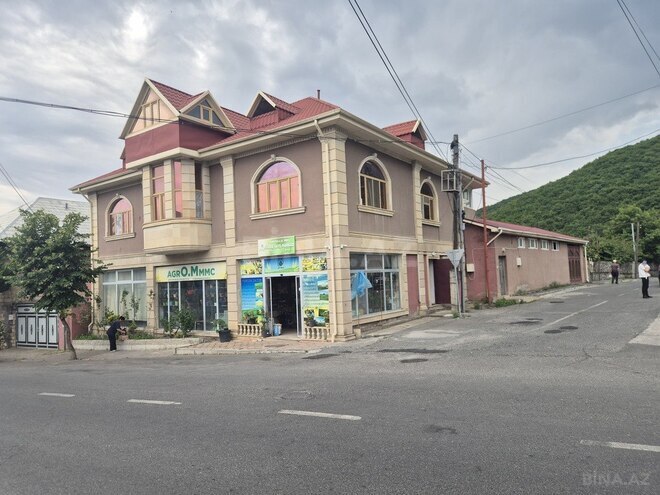 6 otaqlı həyət evi/bağ evi - Oğuz - 450 m² (1)
