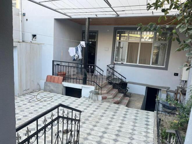 6 otaqlı həyət evi/bağ evi - M.Ə.Rəsulzadə q. - 150 m² (1)