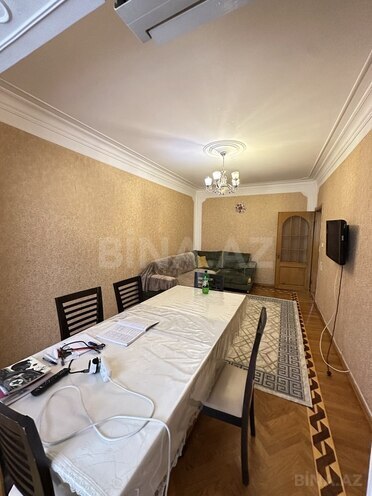 3 otaqlı köhnə tikili - 8-ci mikrorayon q. - 85 m² (2)