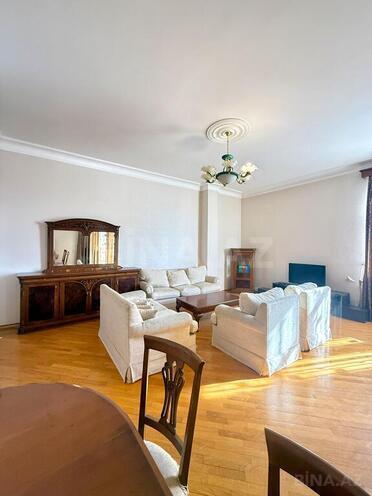 3 otaqlı yeni tikili - 28 May m. - 145 m² (1)