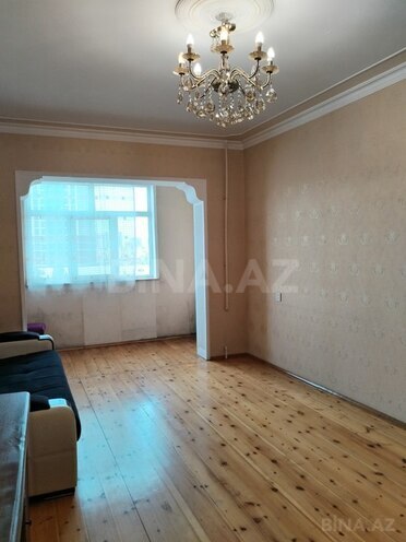 2 otaqlı köhnə tikili - 8-ci mikrorayon q. - 70 m² (2)