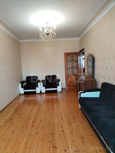 2 otaqlı köhnə tikili - 8-ci mikrorayon q. - 70 m² (1)