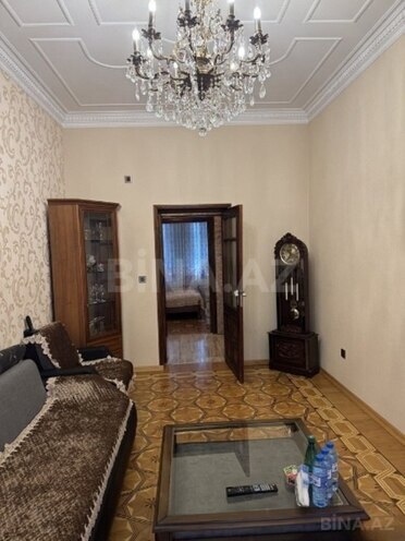 2 otaqlı köhnə tikili - 28 May m. - 60 m² (1)