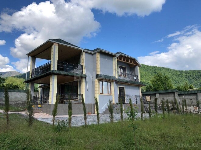 6 otaqlı həyət evi/bağ evi - Qax - 250 m² (1)